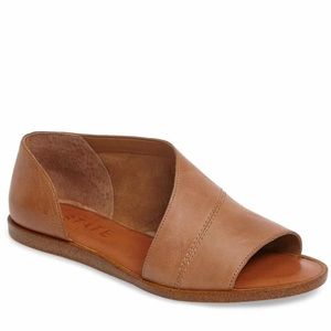 1.State Celvin Leather Sandal